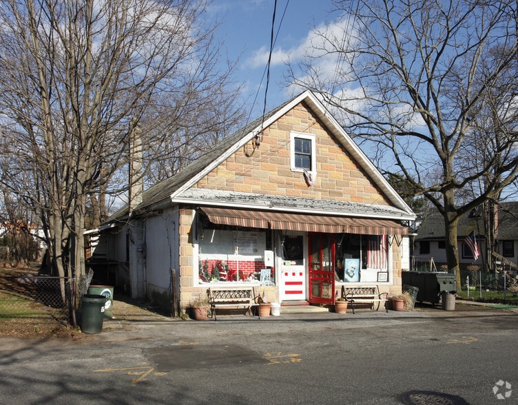 Primary Photo Of 305 4th Ave, Bay Shore Freestanding For Sale