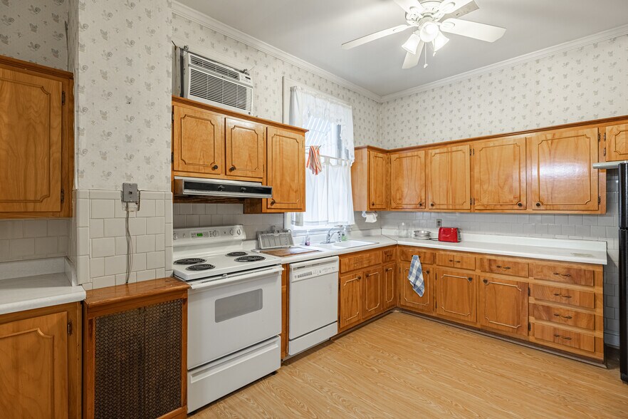 More Photos Of 664 Boulevard, Colonial Heights Office For Sale