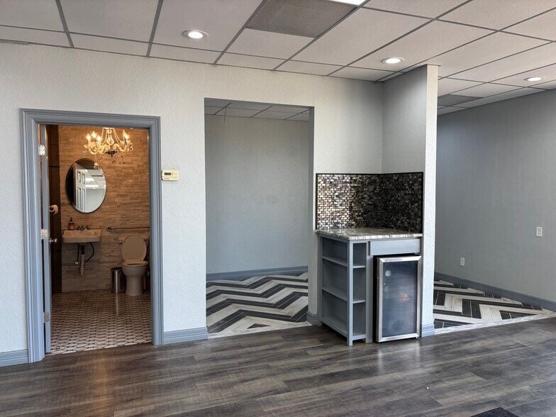 More Photos Of 5203-5205 Broadway St, Pearland Storefront Retail Office For Sale