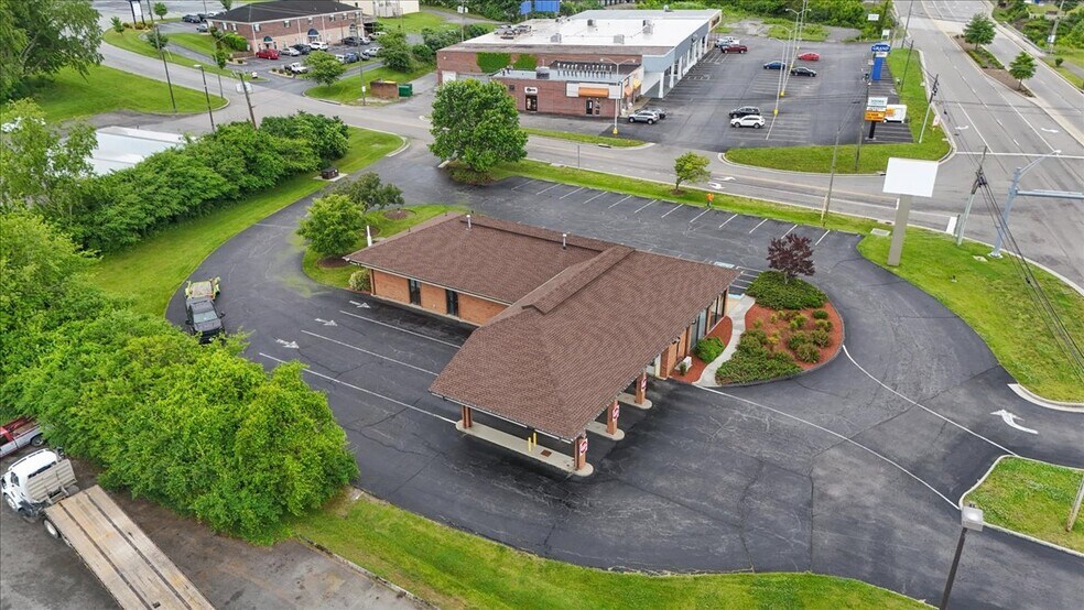 More Photos Of 4919 Lee Hwy, Bristol Bank For Sale