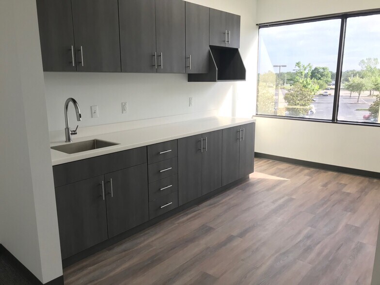 More Photos Of 5900 Lake Ellenor Dr, Orlando Office For Sale