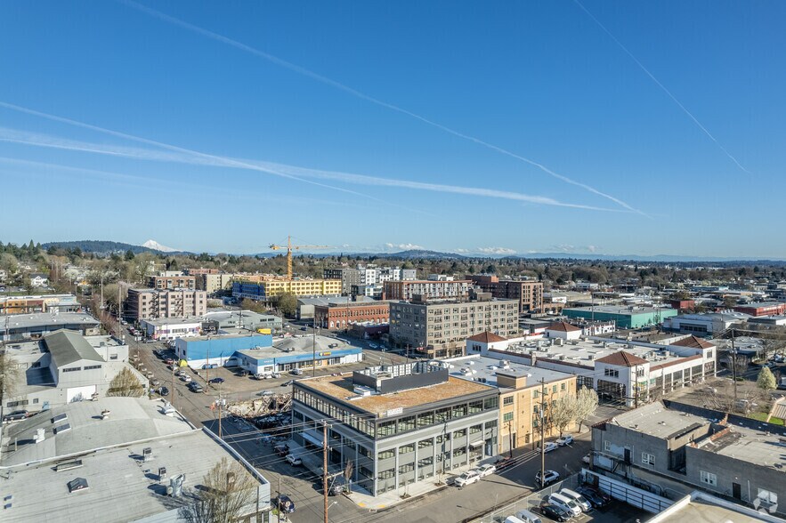 More Photos Of 808 SE Alder St, Portland Office For Sale