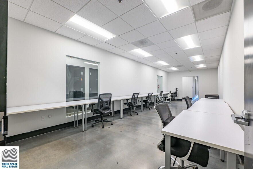 More Photos Of 9419 Mason Ave, Chatsworth Manufacturing For Lease