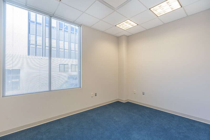 More Photos Of 129 N Main St, Anderson Office For Lease