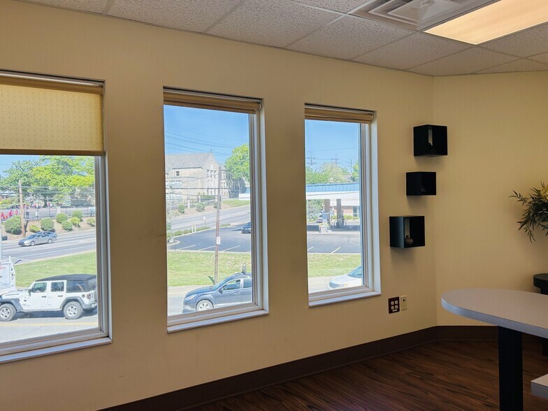 More Photos Of 3006 Glenmore Ave, Cincinnati Medical For Lease