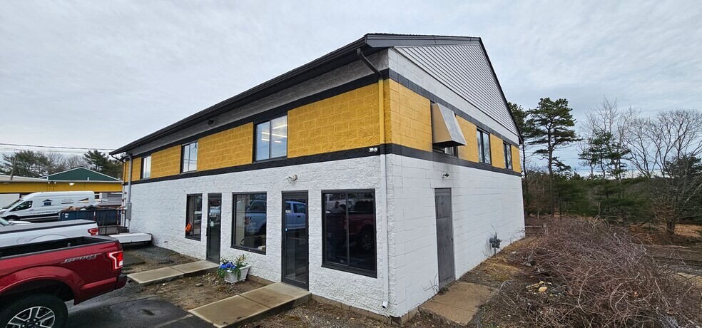 Primary Photo Of 3091 Cranberry Hwy, East Wareham Freestanding For Sale