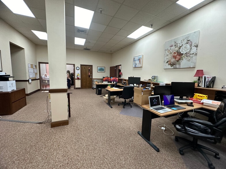 More Photos Of 201 N Troup St, Valdosta Office For Sale
