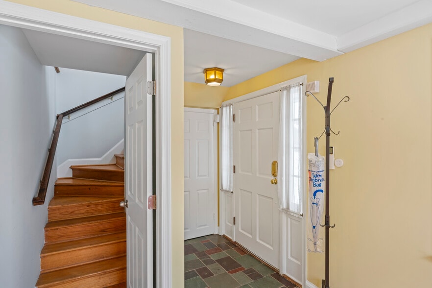 More Photos Of 4235 Chain Bridge Rd, Fairfax Office For Sale