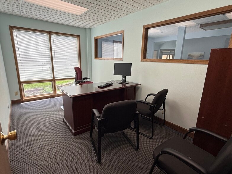 More Photos Of 1801 Fuller Rd, West Des Moines Flex For Sale