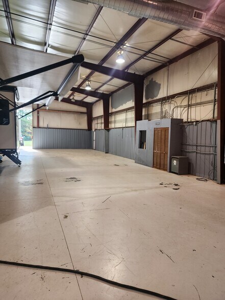 More Photos Of 111 Montclair St, Tullahoma Warehouse For Lease