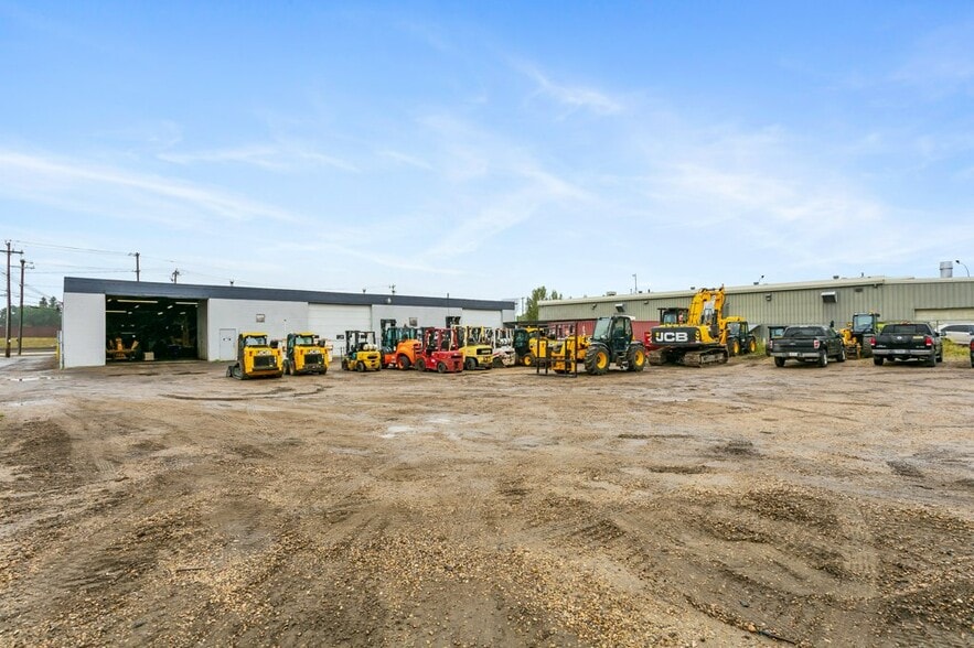 More Photos Of 7912 Yellowhead Trl NW, Edmonton Service For Lease