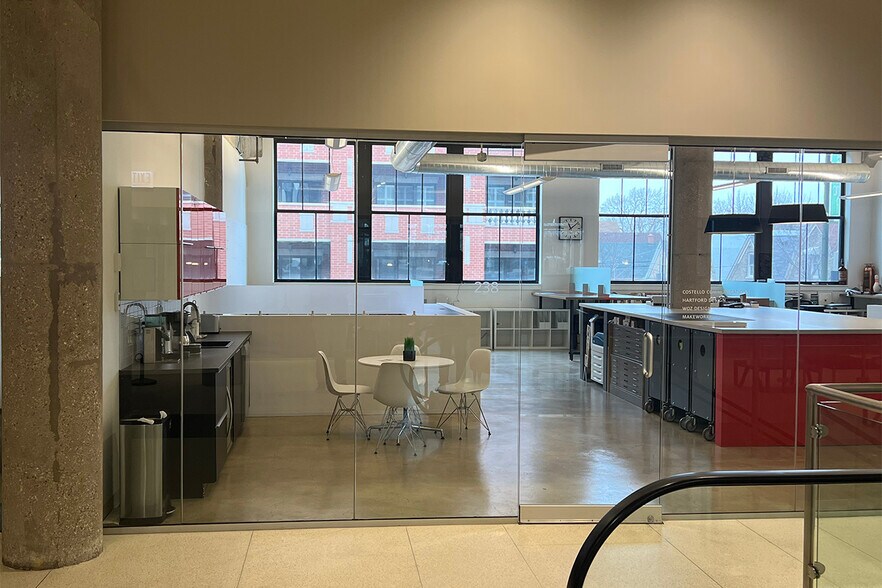 More Photos Of 2545 W Diversey Ave, Chicago Loft Creative Space For Lease
