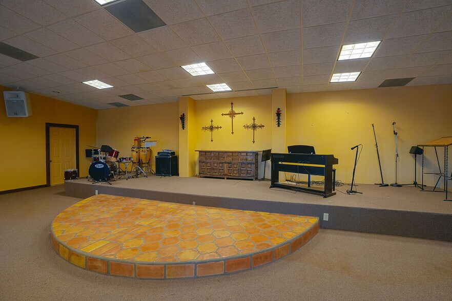 More Photos Of 1498 E. US-90, Marfa General Retail For Sale