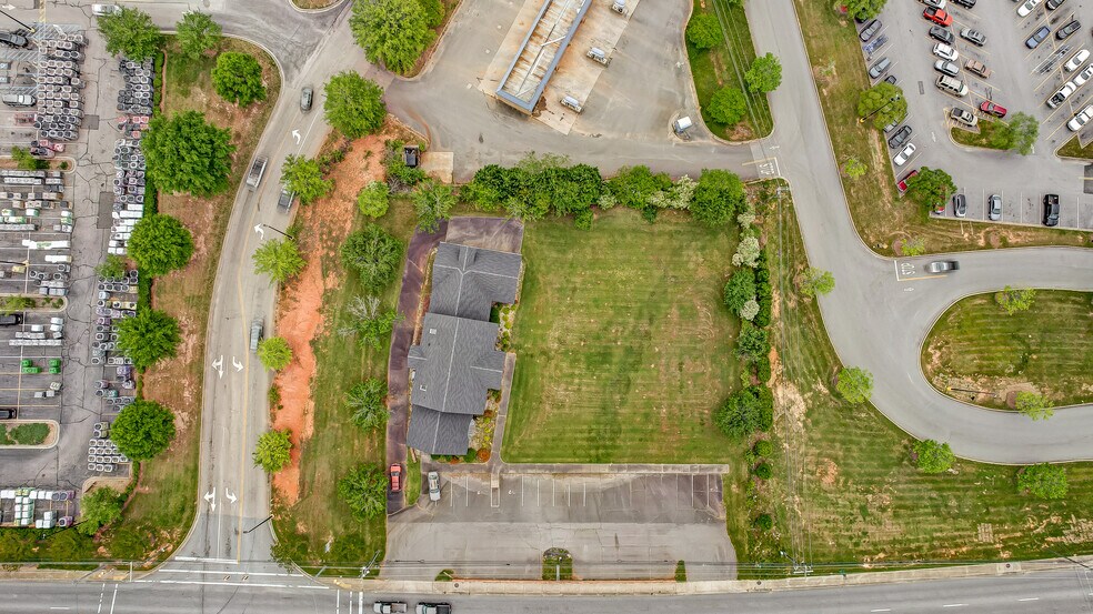 More Photos Of 1000 Liberty St E, York General Retail For Sale