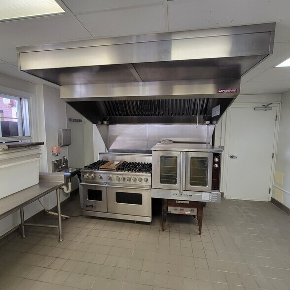 More Photos Of 2220 N Charles St, Baltimore Office For Sale