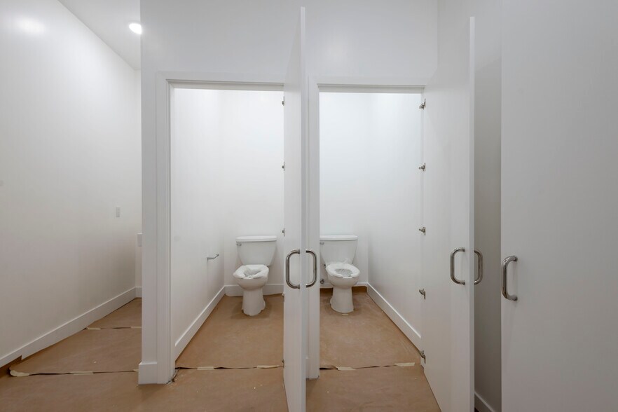 More Photos Of 8651-8655 Washington Blvd, Los Angeles Auto Repair For Lease