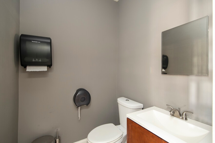 More Photos Of 6451 E Rogers Cir, Boca Raton Light Manufacturing For Lease