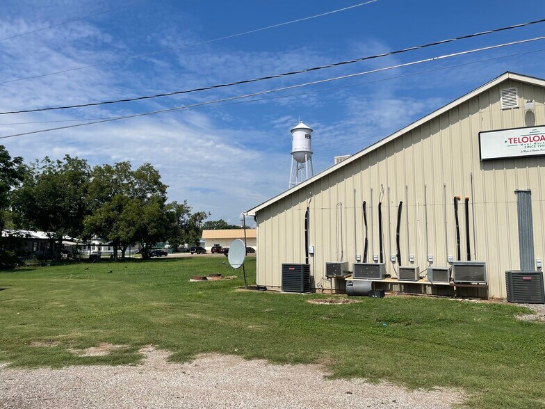 More Photos Of 1006 12th St, Hempstead Restaurant For Lease