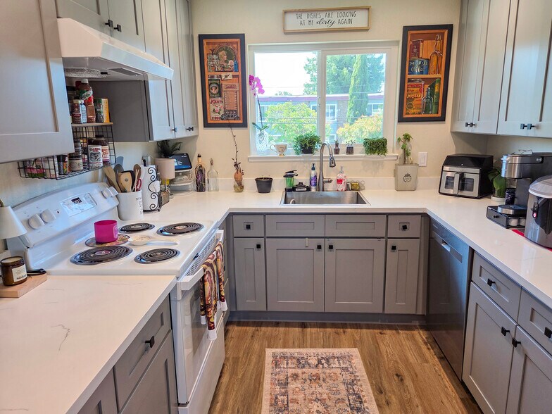 More Photos Of 4015 Hoen Ave, Santa Rosa Apartments For Sale