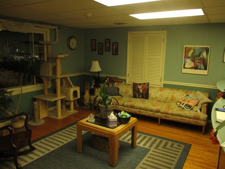 More Photos Of 729 Ridge Rd, Webster Veterinarian Kennel For Sale