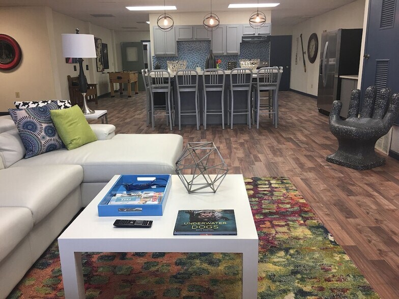 More Photos Of 179 Vance Ave, Memphis Office For Sale