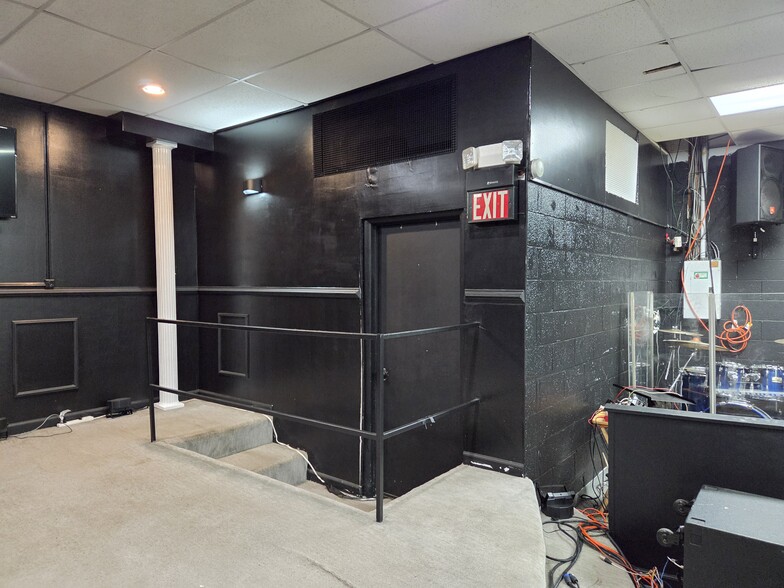 More Photos Of 8831-8869 Walker Mill Rd, Capitol Heights Warehouse For Lease