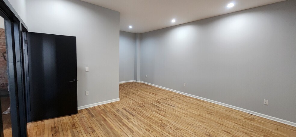 More Photos Of 81 N Main, Mount Clemens Loft Creative Space For Lease