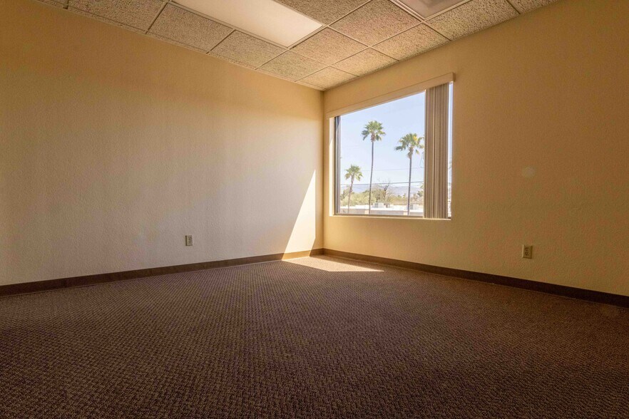 More Photos Of 6842 E Tanque Verde Rd, Tucson Freestanding For Lease