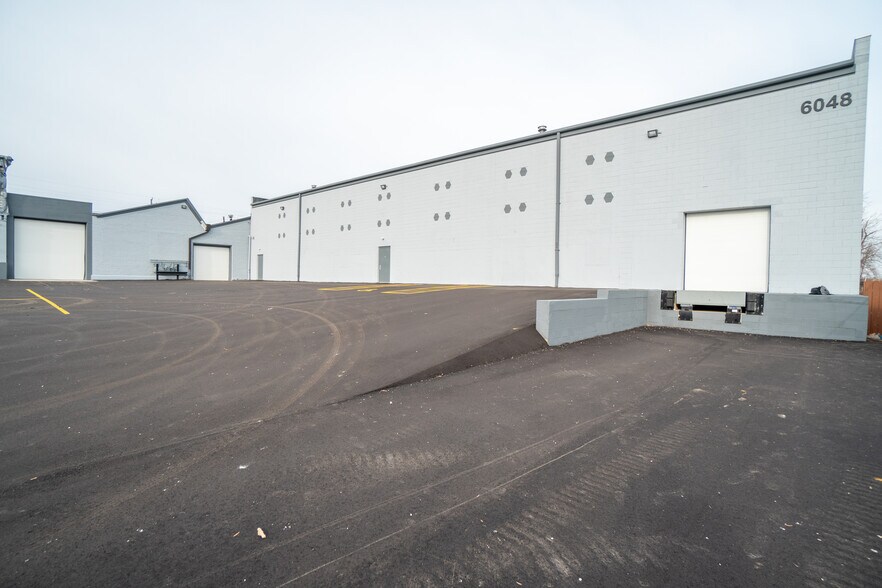 More Photos Of 6048 W Beloit Rd, Milwaukee Manufacturing For Lease