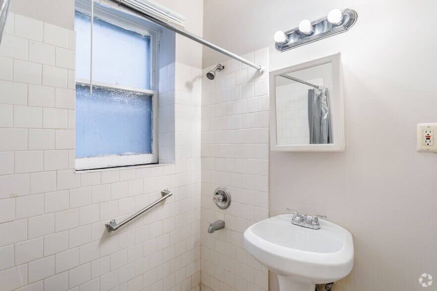 More Photos Of 1300 Porter St, Dearborn Apartments For Sale