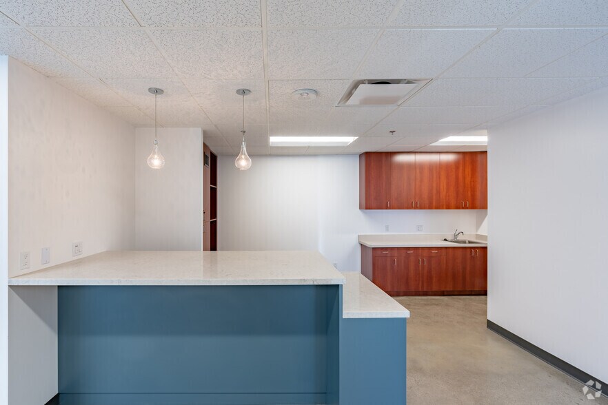 More Photos Of 16133 Ventura Blvd, Encino Office For Lease