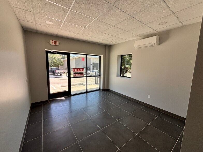 More Photos Of 113 Cantera Way, Georgetown Light Distribution For Lease