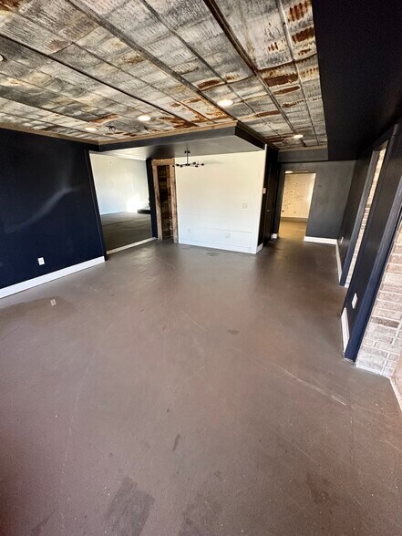 More Photos Of 801 Atlanta St, Roswell Freestanding For Sale