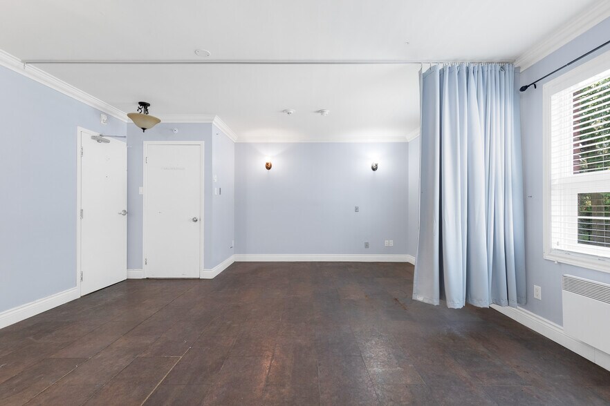 More Photos Of 21 Rue Messier, Mont-saint-hilaire Apartments For Sale