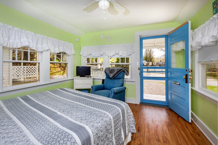 More Photos Of 2 River Rd, Cape Neddick Hospitality For Sale