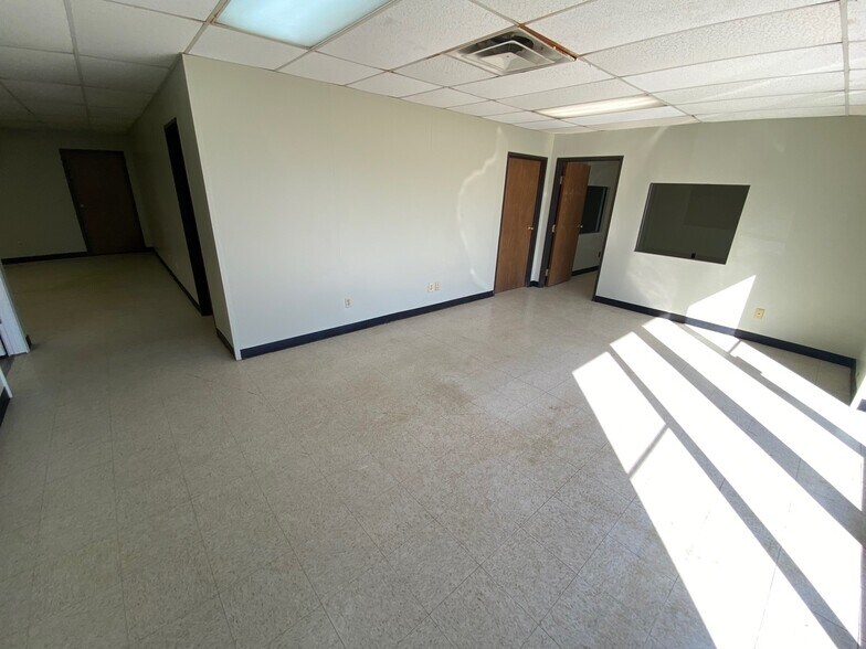 More Photos Of 2816 N Sheridan Rd, Tulsa Warehouse For Lease