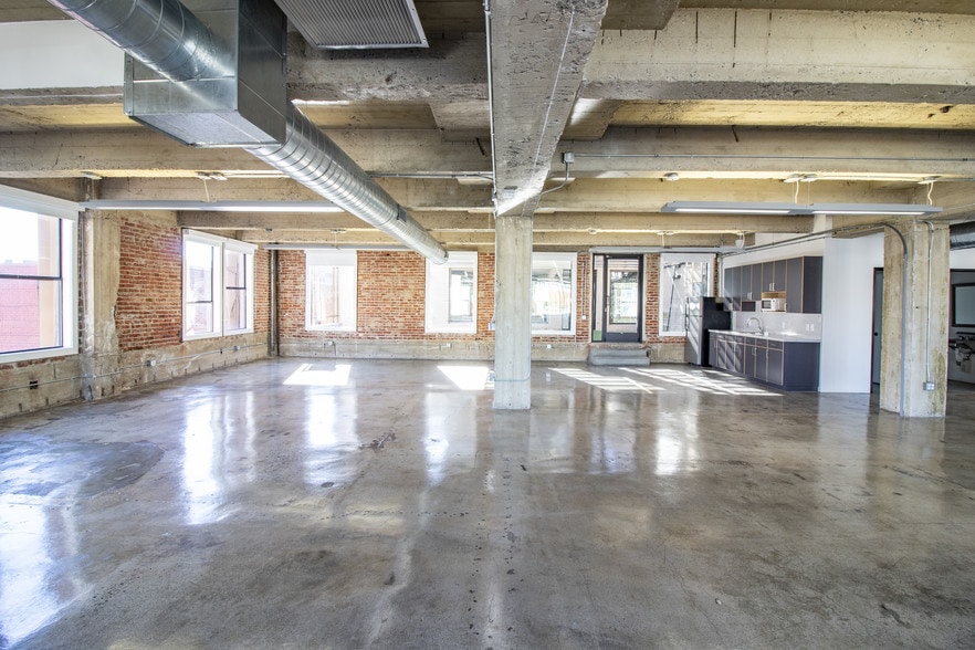 More Photos Of 1602-1608 N Cahuenga Blvd, Los Angeles Storefront Retail Office For Sale
