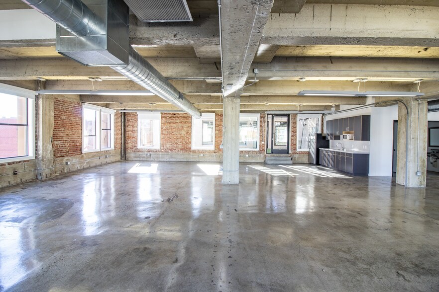 More Photos Of 1602-1608 N Cahuenga Blvd, Los Angeles Storefront Retail Office For Lease