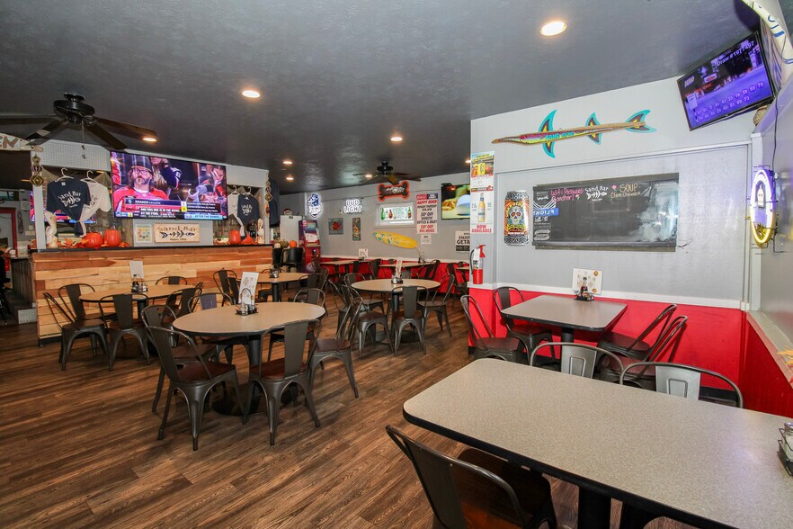 More Photos Of 54 McKinley St, Huron Bar For Sale