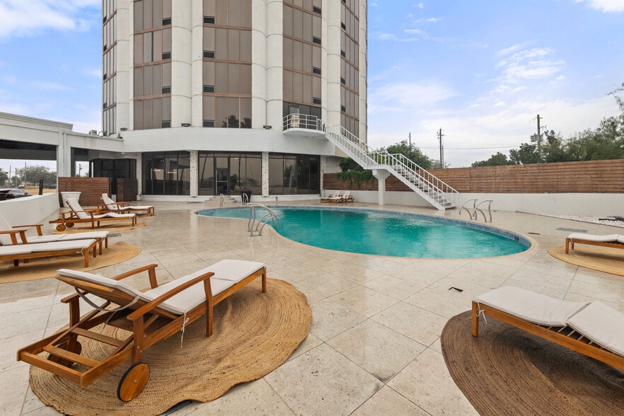 More Photos Of 1 S Main Ave, Laredo Hotel For Sale