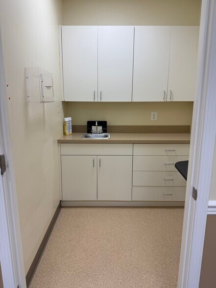 More Photos Of 2380 US Highway 9, Howell Medical For Lease