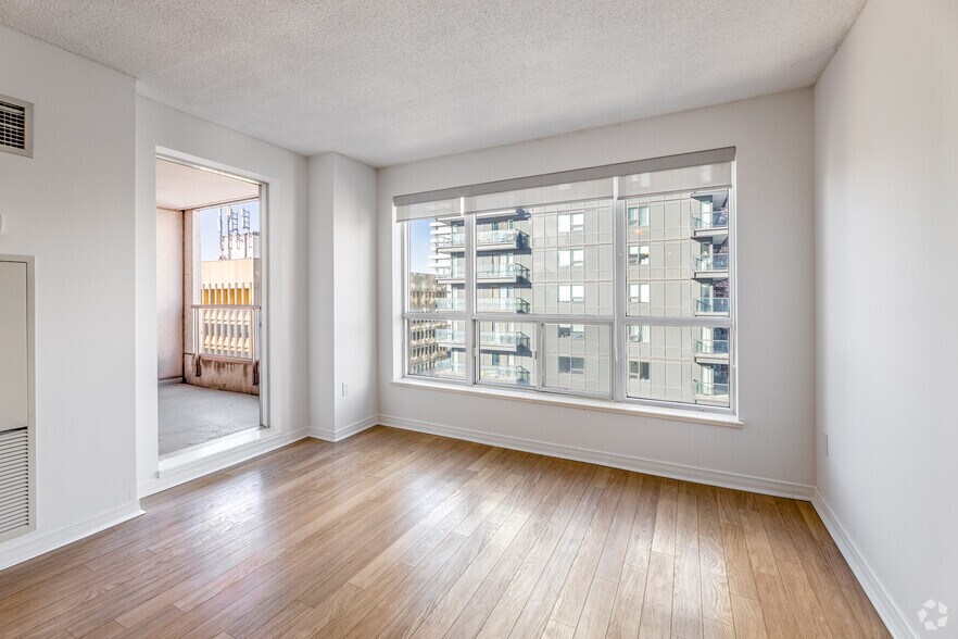 More Photos Of 925 Bay St, Toronto Apartments For Lease
