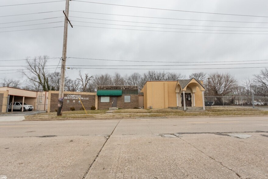 More Photos Of 219 & 303 W Chase st, Springfield Light Distribution For Lease