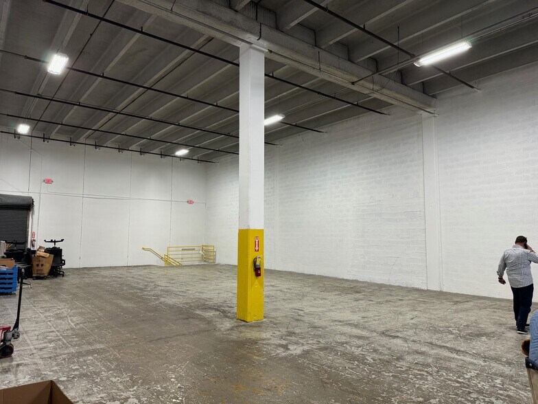 More Photos Of 8740-8890 NW 102nd St, Medley Warehouse For Lease