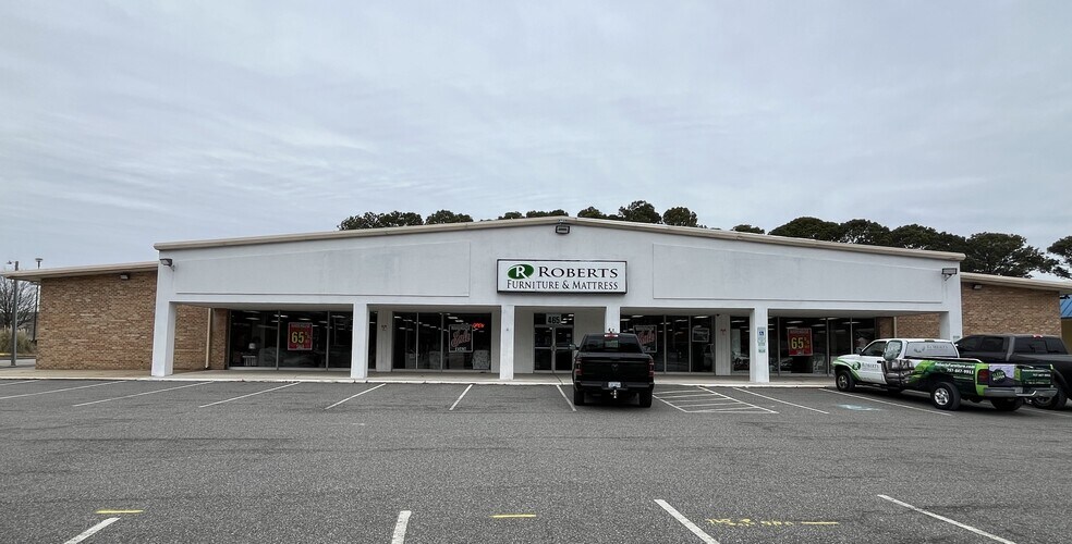 More Photos Of 465 Denbigh Blvd, Newport News Freestanding For Lease