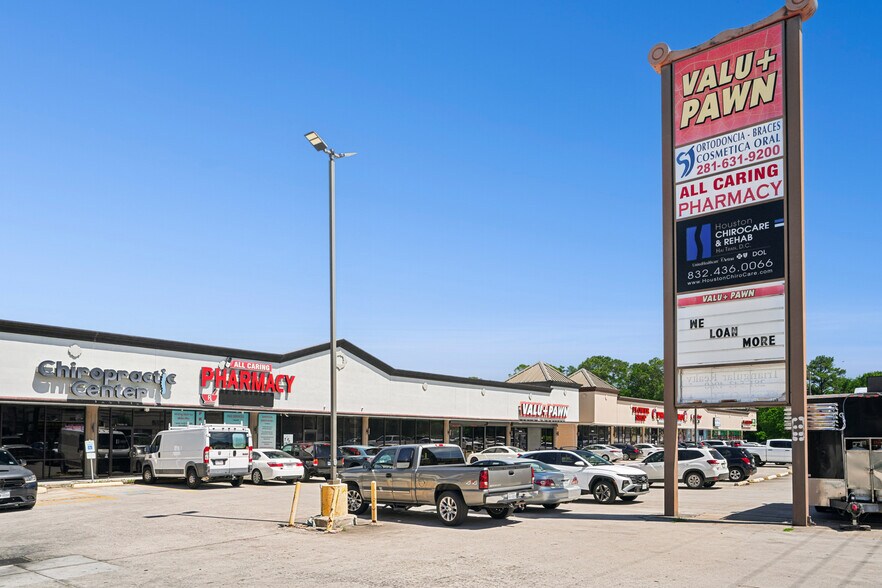 More Photos Of 13630 Veterans Memorial Dr, Houston Storefront Retail Office For Lease
