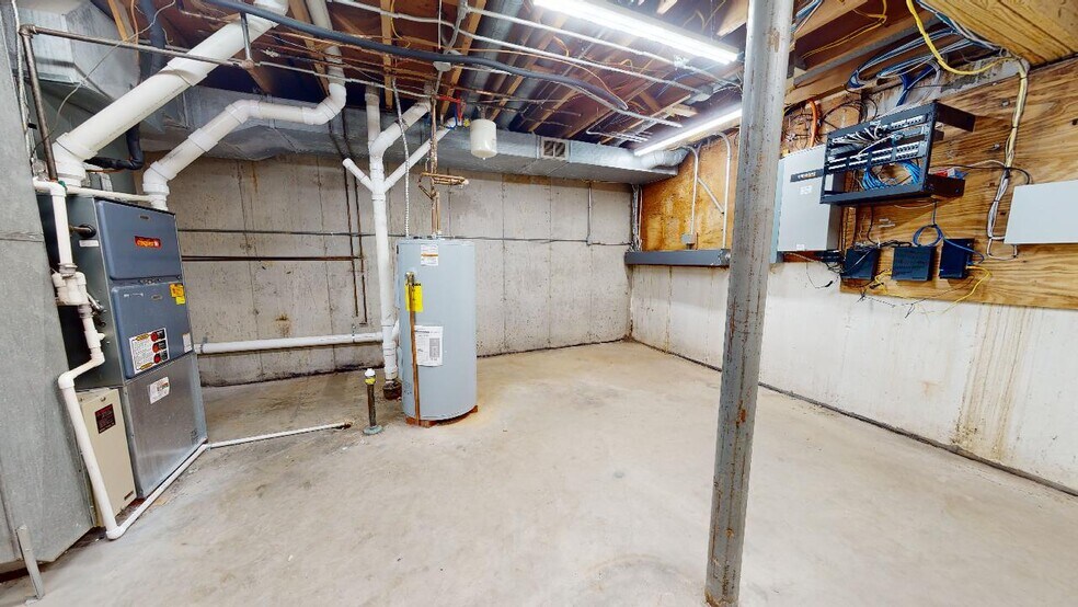 More Photos Of 392 Howard St, Willard Office For Sale