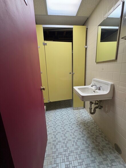 More Photos Of 141 Main St, South River Office For Sale
