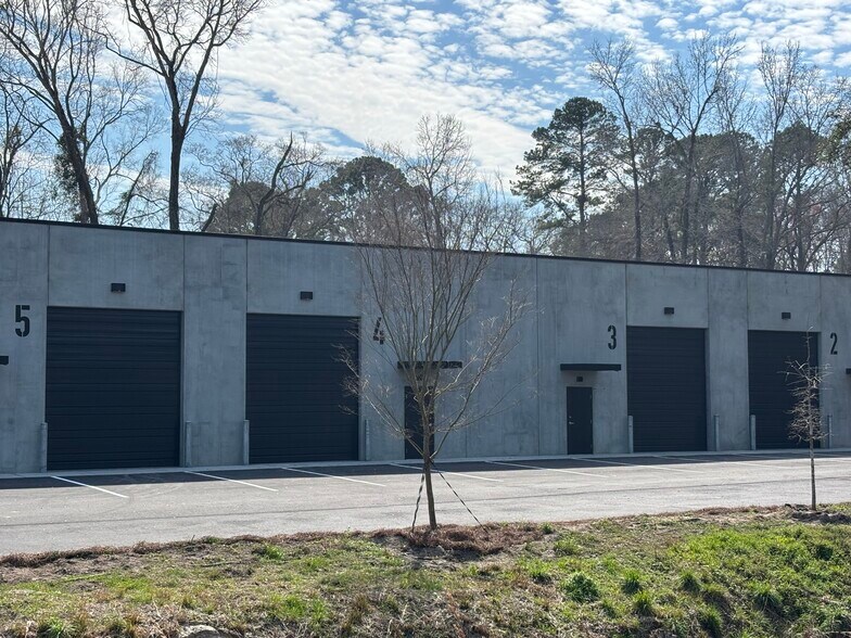 More Photos Of 6548 Ward Ave, Charleston Light Distribution For Lease