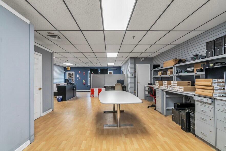 More Photos Of 1794 Bridge St, Dracut Storefront For Sale